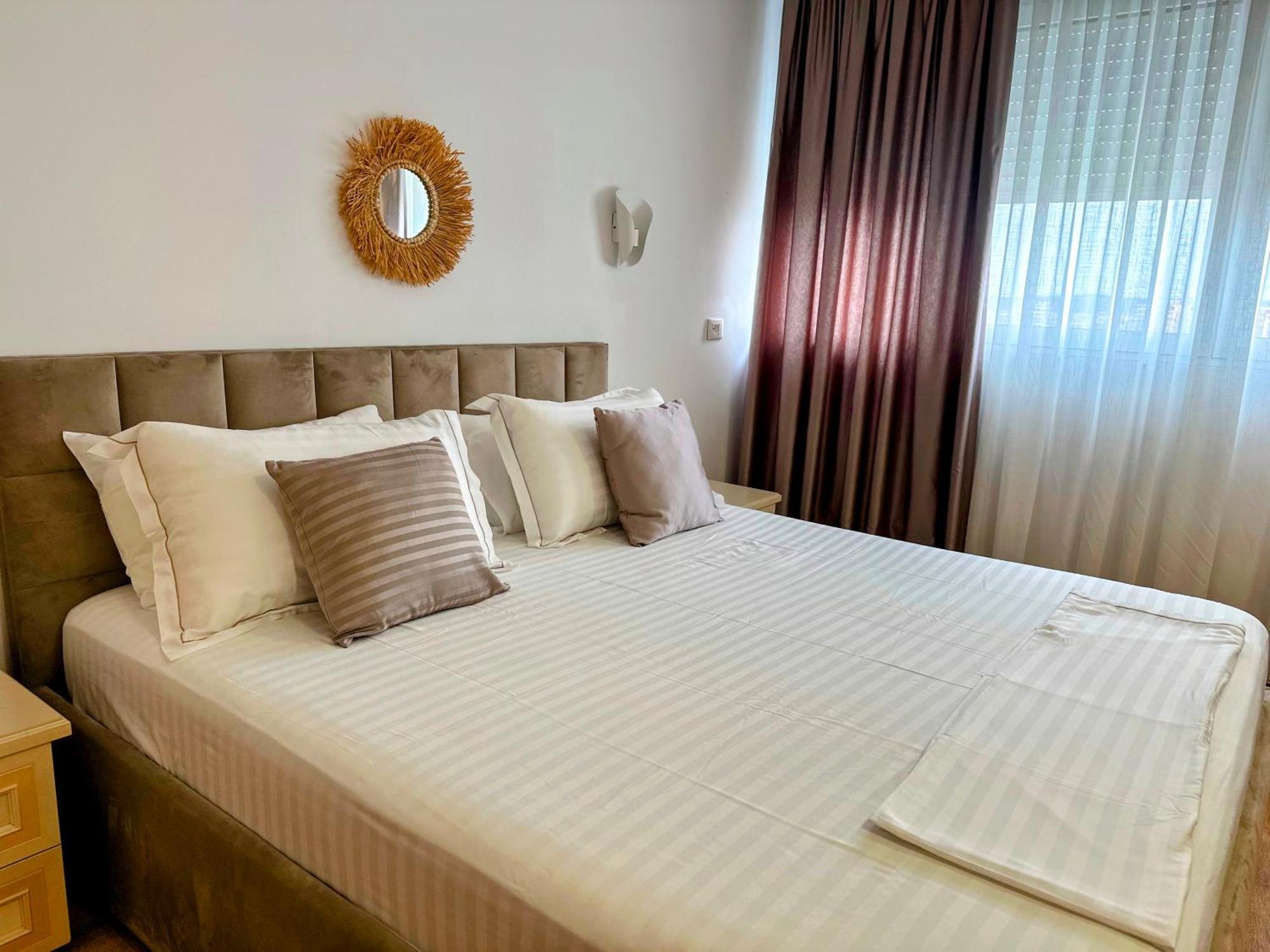 Madalin Seaside Apartment Vlore Exterior photo